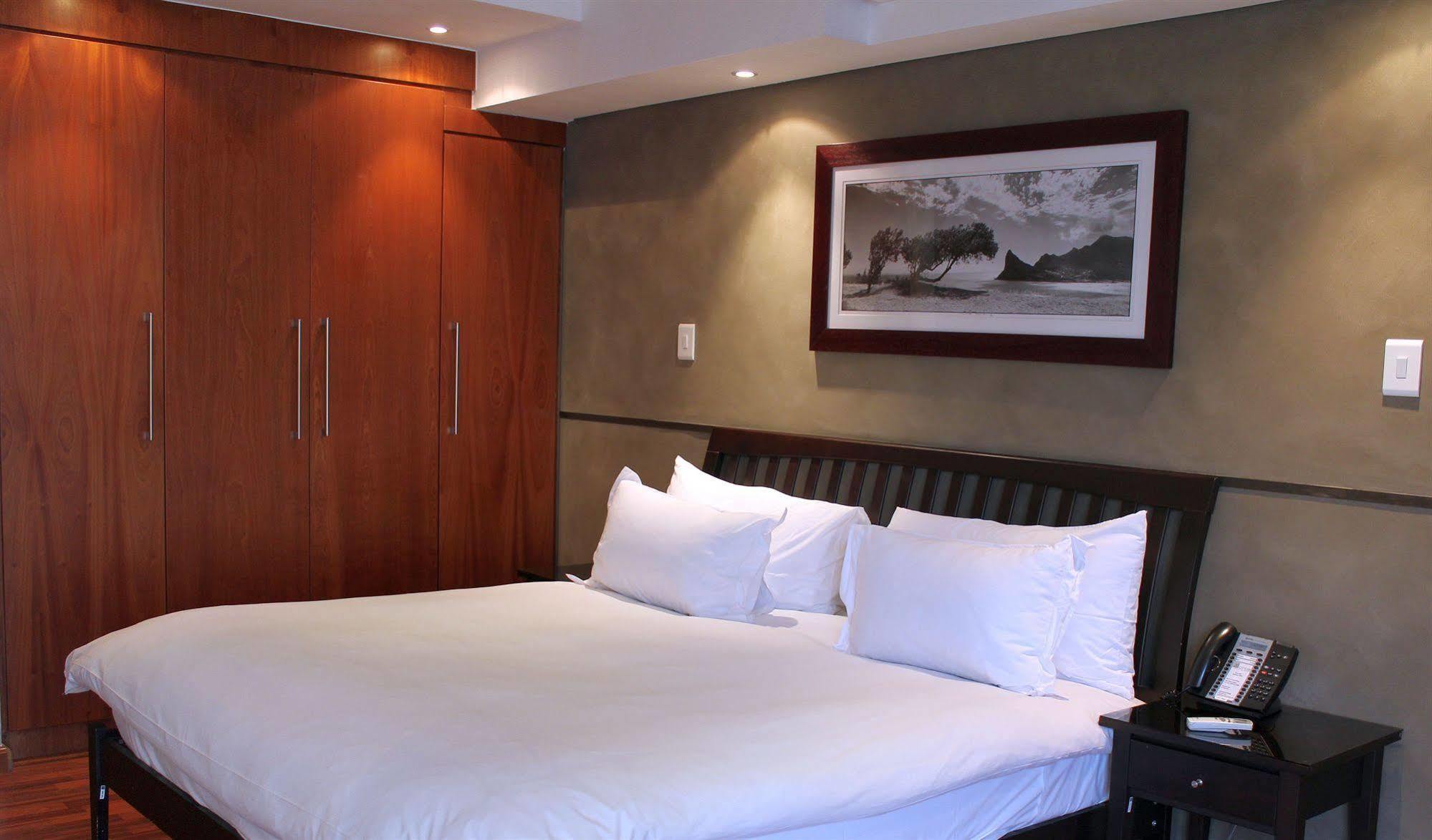 Circa Luxury Aparthotel 4*