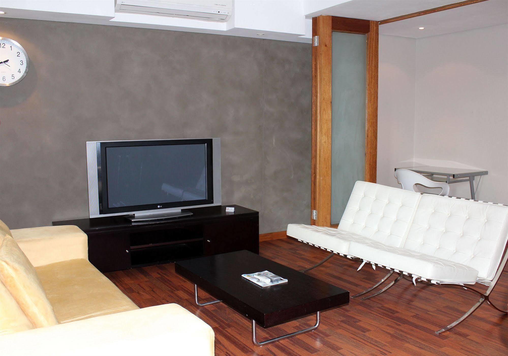Circa Luxury Aparthotel 4*